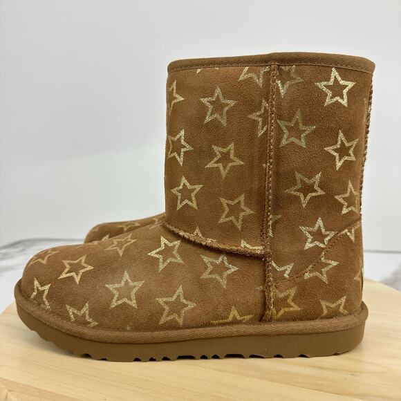 UGG Classic Short II Big Kids Winter Boots Stars Chestnut Water Resistant US 6 - Picture 2 of 10